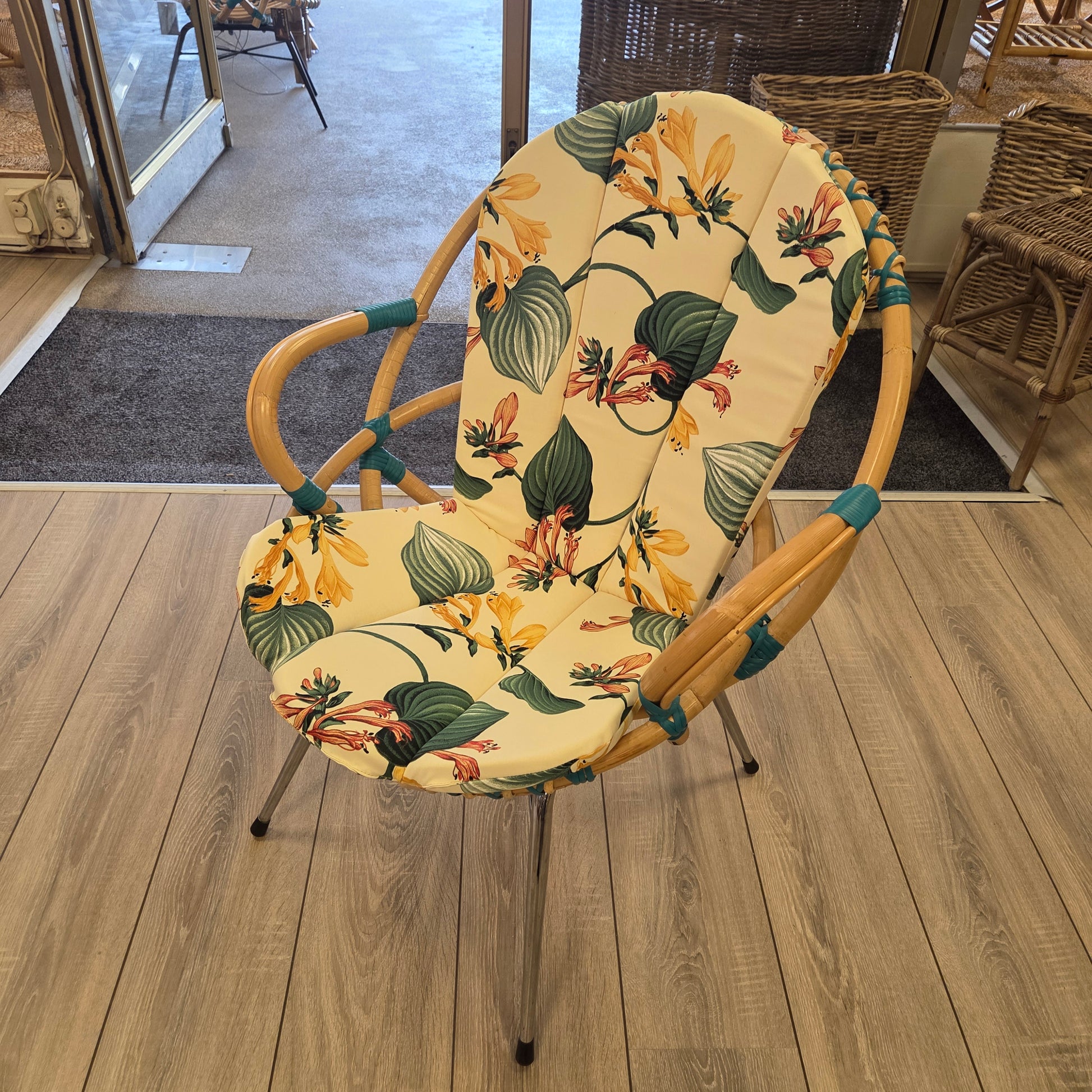 Retro Rotan Kuipje met Kussen ES