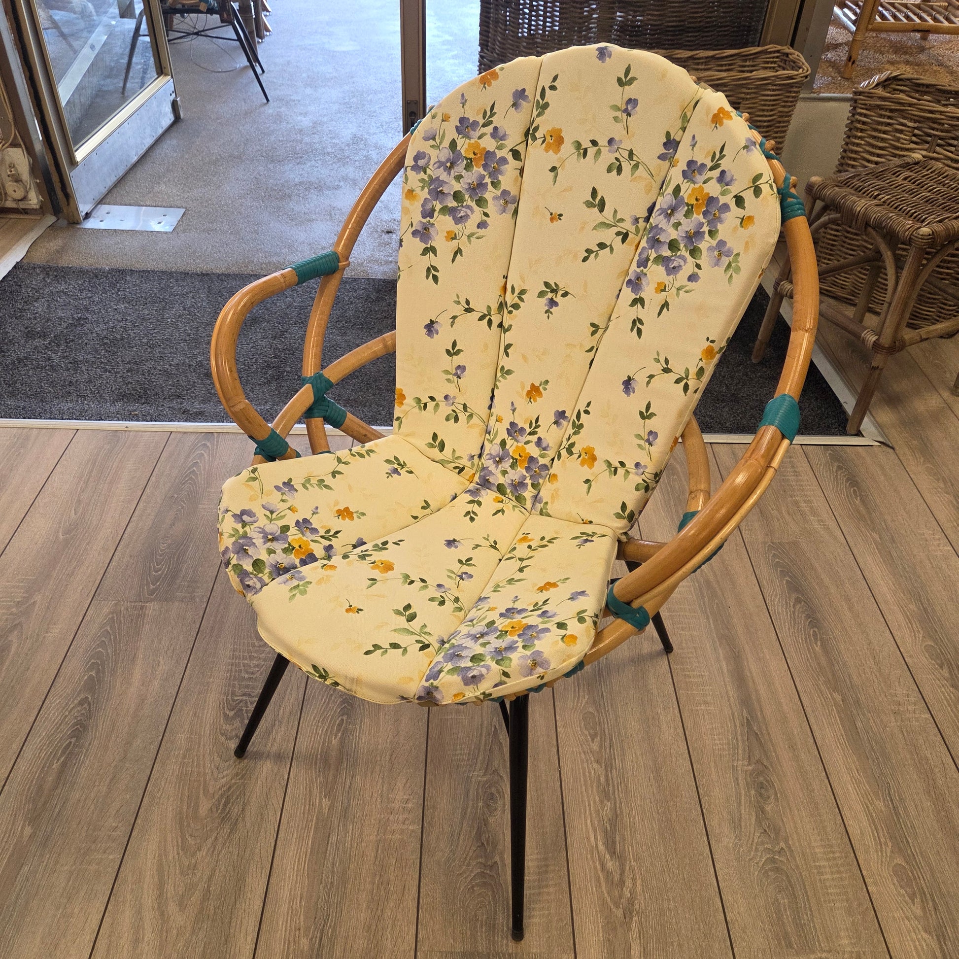 Retro Rotan Kuipje met Kussen