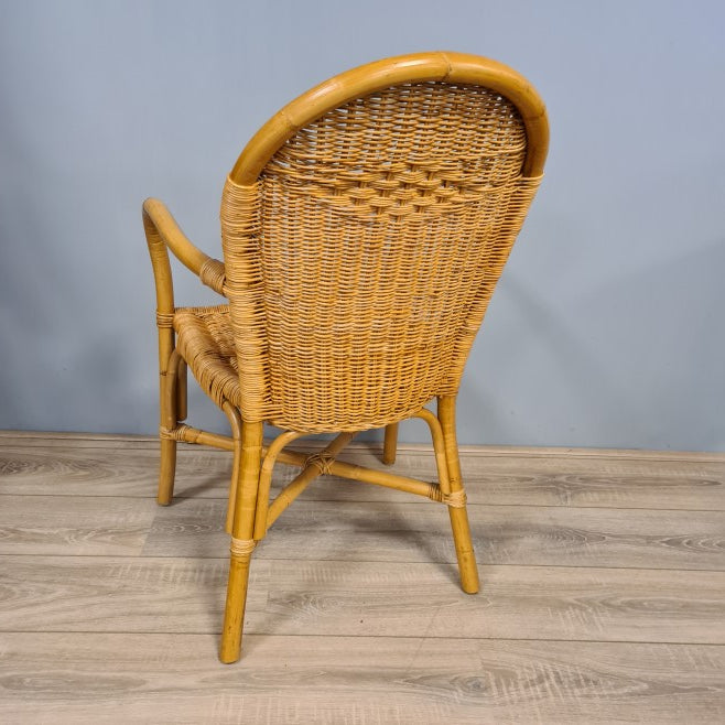 Tafel + 2 Celebes Armstoelen met Kussens Rotan Eethoek  Jubileumaanbieding  🎉