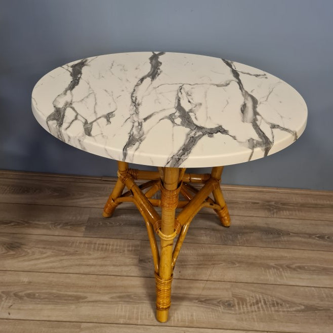 Tafel Rond Rotan Driepoot Werzalit Blad Marmer Wit